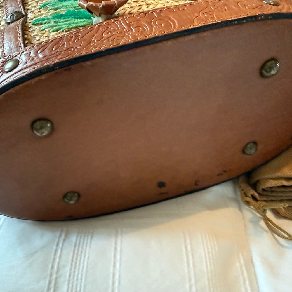 Patricia Nash Tan Straw Tote with Brown Leather & Multicolor Floral Appliqués - Picture 4 of 6